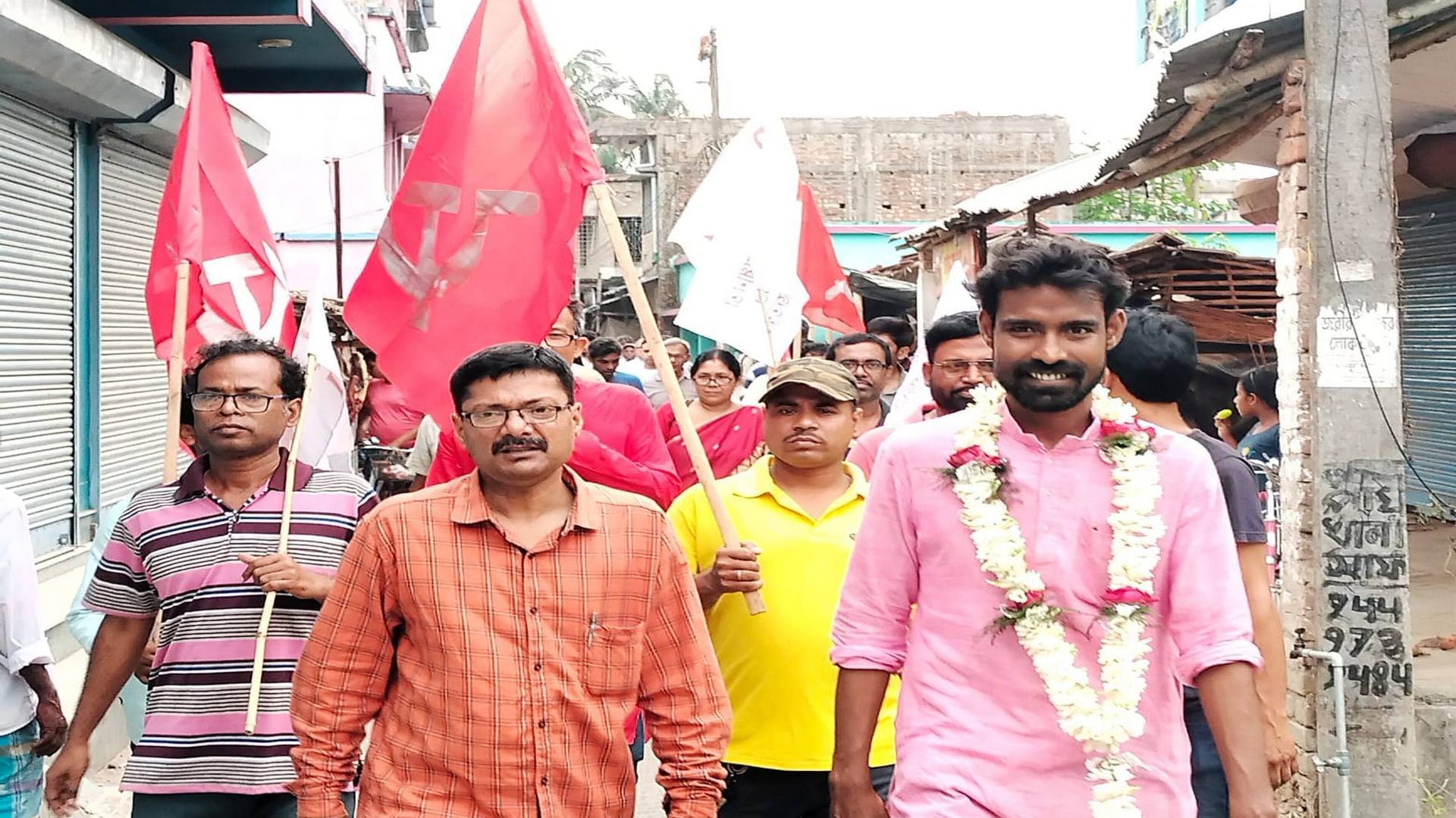 ডায়মন্ড হারবারে নৌশাদের 'বিশ্বাসঘাতকতা'-র জবাব দিতে পারবেন বামেদের লড়াকু প্রতীক উর?