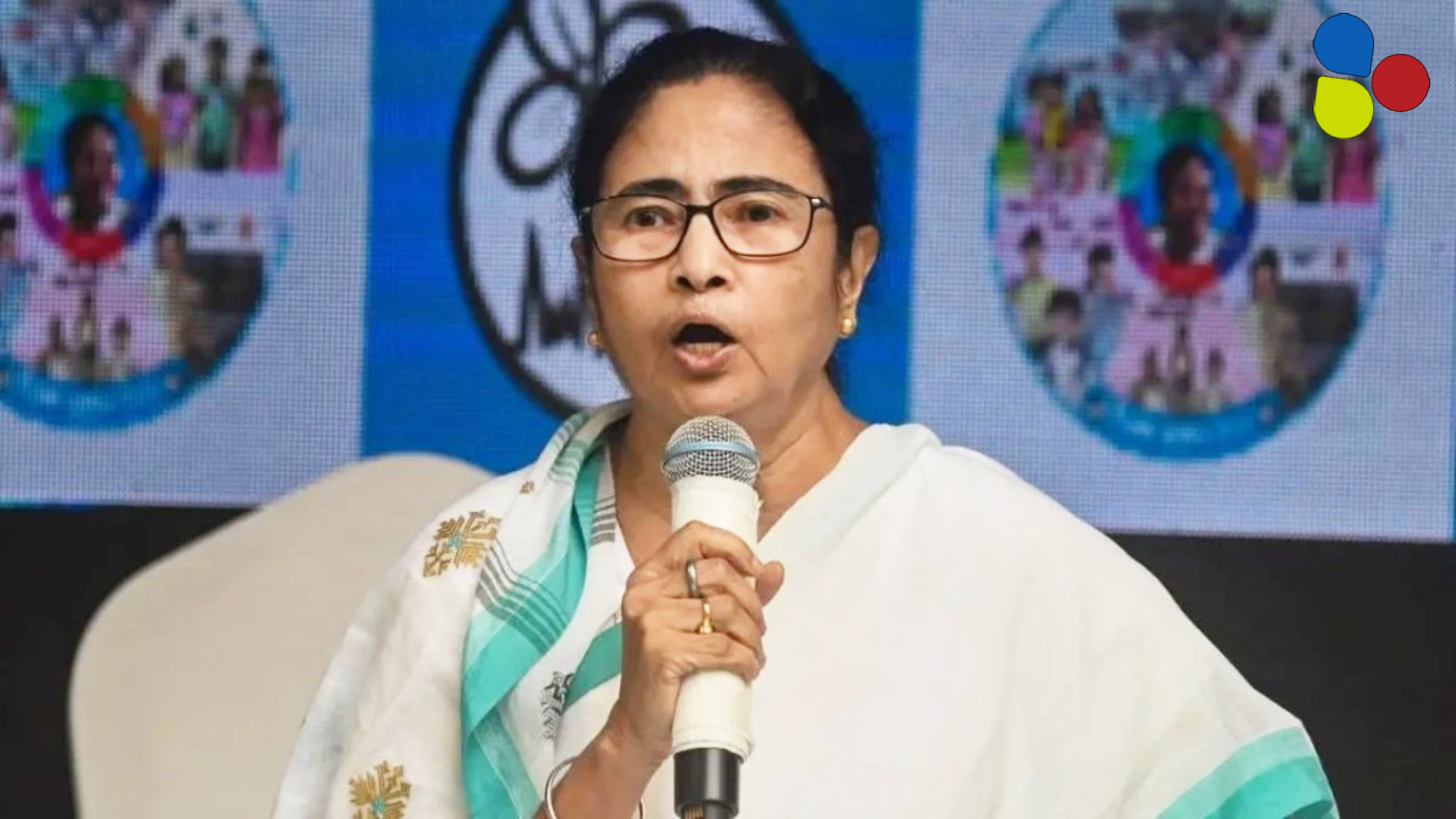 জবরদখল হয়ে যাচ্ছে বাঙালিদের জমি? কেন ক্ষোভে ফুটছেন মমতা?