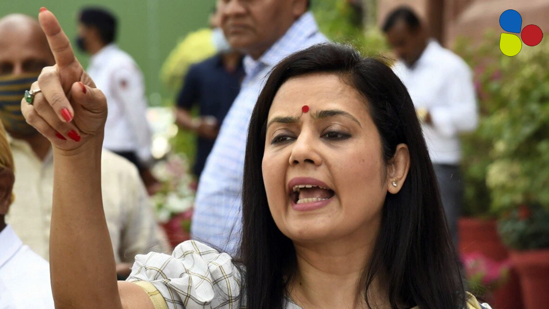‘কুরুসভায় সেদিন দ্রৌপদীর বস্ত্রহরণ হয়েছিল!’ মোদি-শাহকে মনে করিয়ে  দিলেন মহুয়া