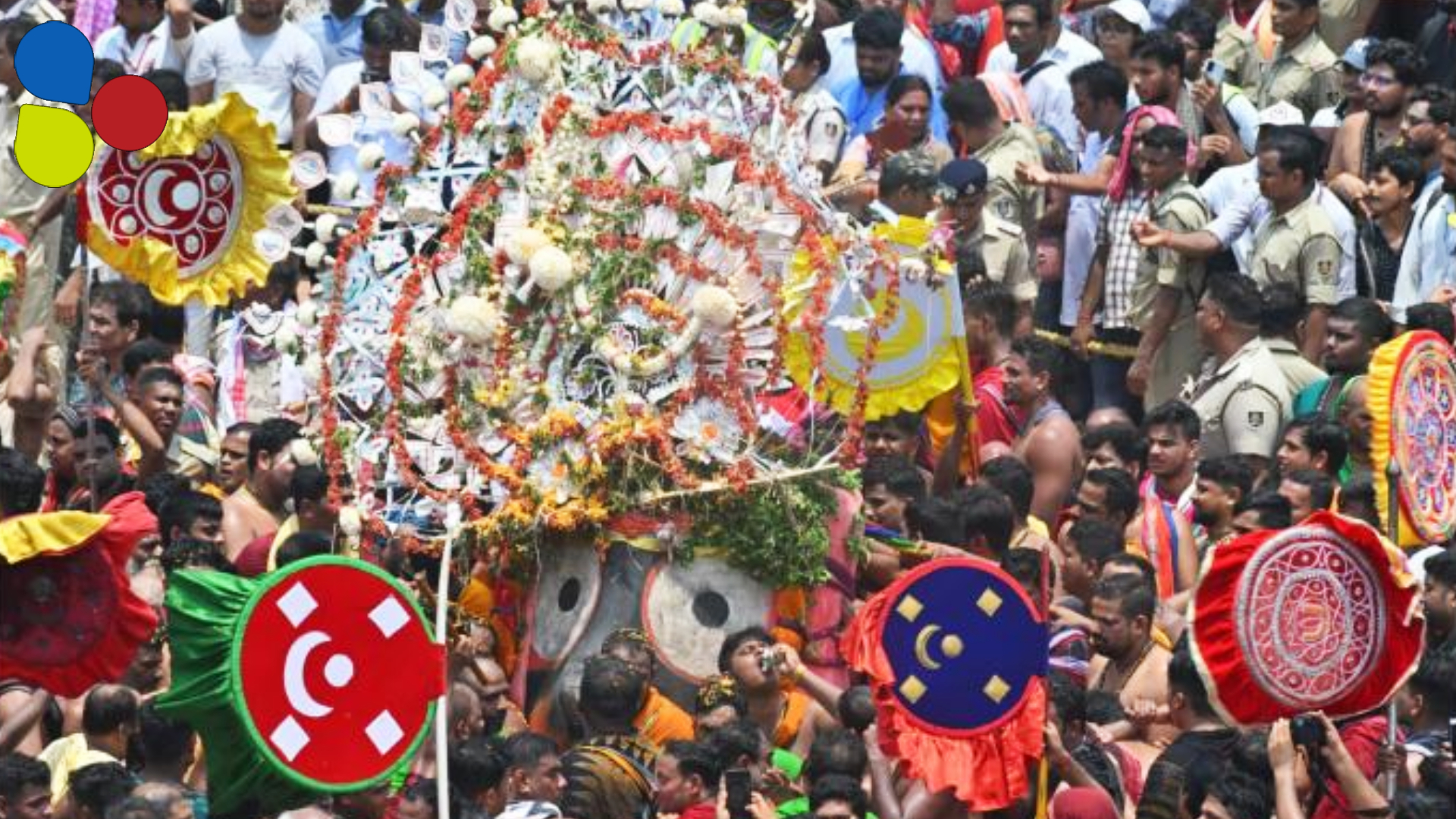 দুর্বিপাকের রথযাত্রা! পুরীর রথ থেকে পড়েই গেলেন বলভদ্র, মূর্তি চাপা পড়ে জখম সেবায়তেরা