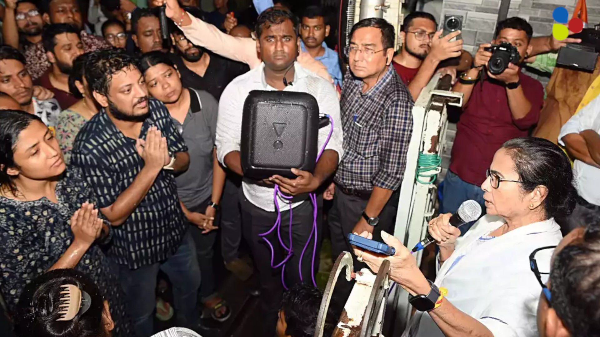 লাইভ স্ট্রিমিং হবে না, মিনিটস লেখাতেই সন্তুষ্ট হবেন জুনিয়র ডাক্তাররা?
