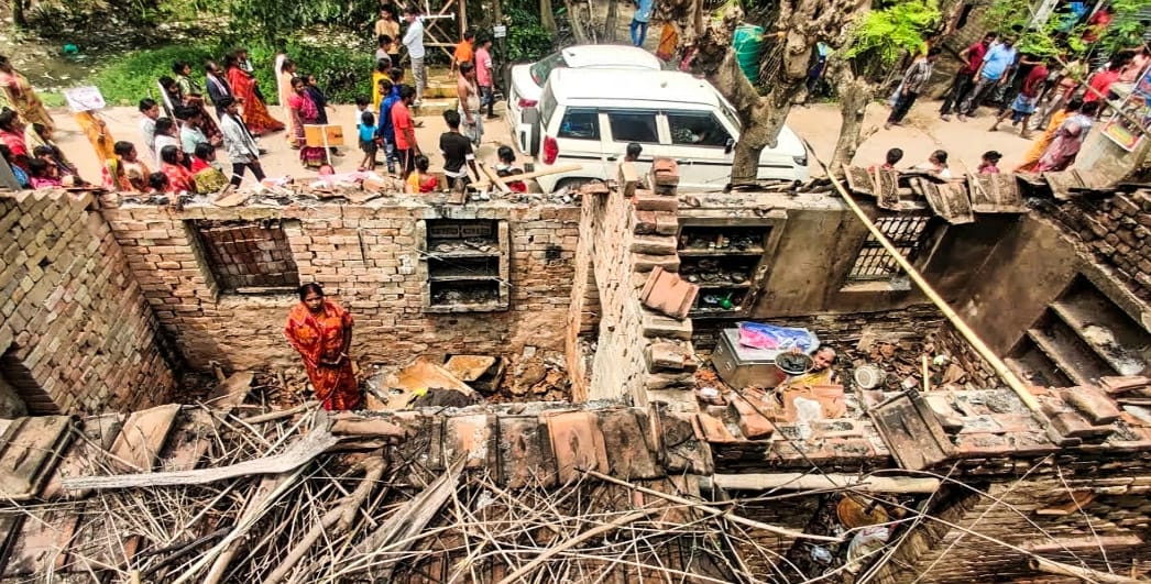 মুর্শিদাবাদ: হিন্দু-মুসলমানের মধ্যে কাঁটাতারের বেড়া আর কি কাটা যাবে না?