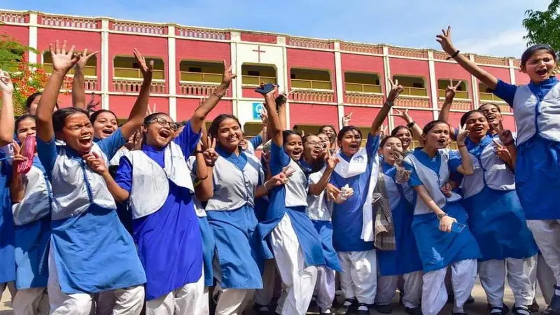মাধ্যমিকে সর্বকালের সেরা পাশের হার! মেধাতালিকায় জয়জয়কার কোন কোন জেলার?