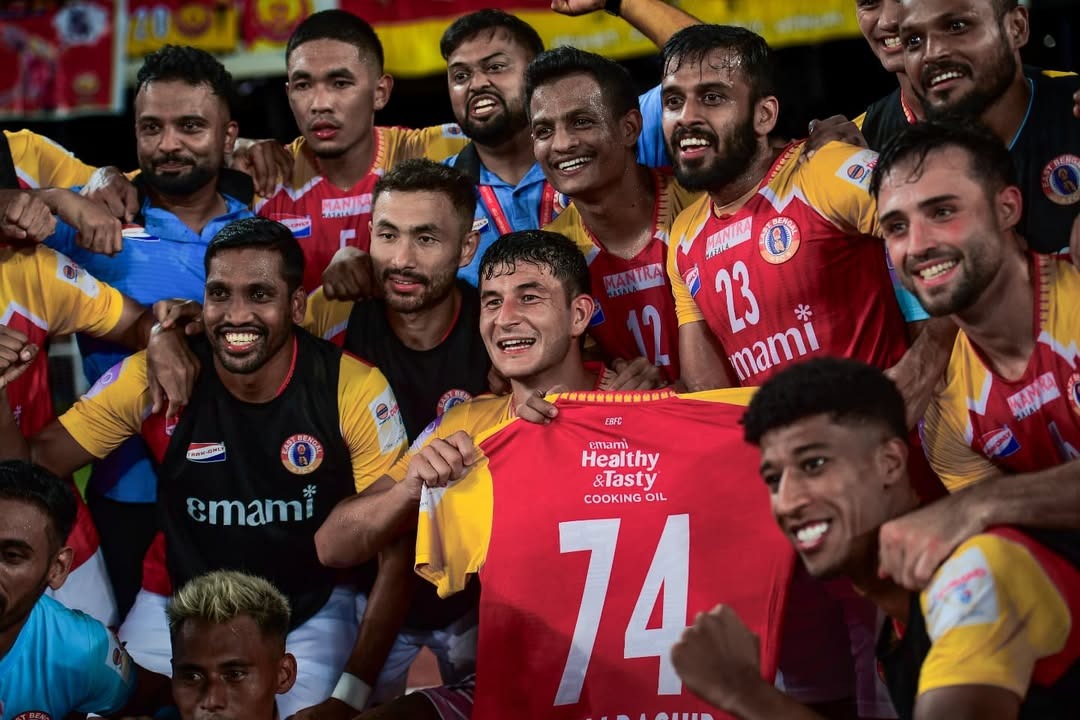 কেন ডুরান্ড কোয়ার্টার ফাইনালে ৭৪ নম্বর জার্সি নিয়ে ছবি তুললেন খেলোয়াড়রা?