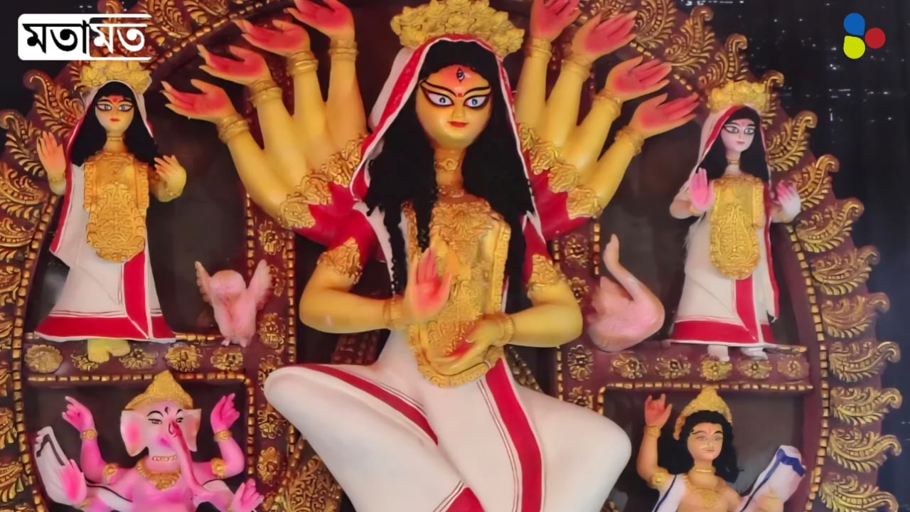 পুজোর একাল: আড়ম্বরের অন্তরালে হারিয়ে যাচ্ছে উৎসবের আনন্দ?